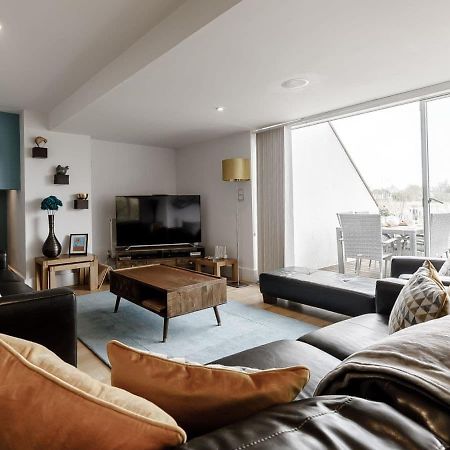 Cotswolds Lakehouse, With Hot Tub & Spa Access, Lower Mill Estate Somerford Keynes ภายนอก รูปภาพ