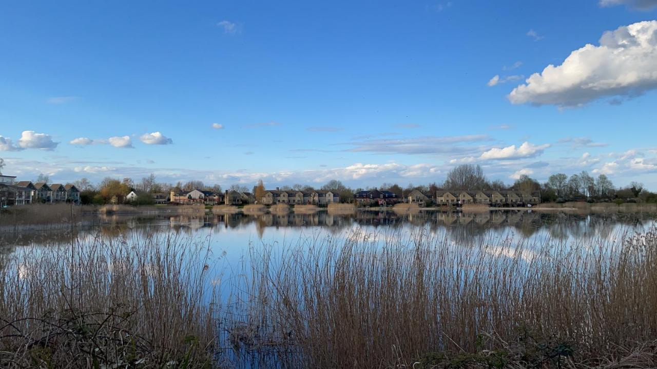 Cotswolds Lakehouse, With Hot Tub & Spa Access, Lower Mill Estate Somerford Keynes ภายนอก รูปภาพ