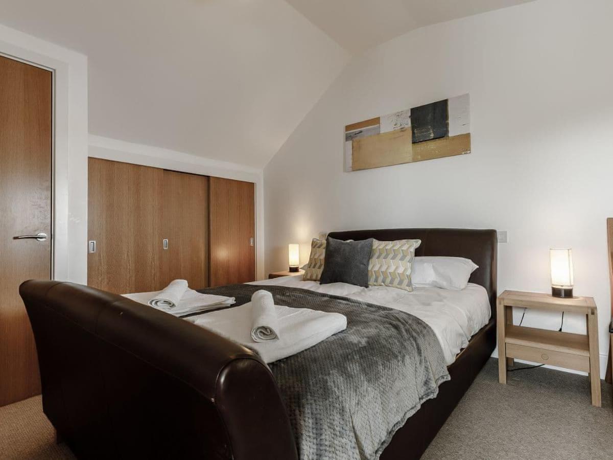 Cotswolds Lakehouse, With Hot Tub & Spa Access, Lower Mill Estate Somerford Keynes ภายนอก รูปภาพ