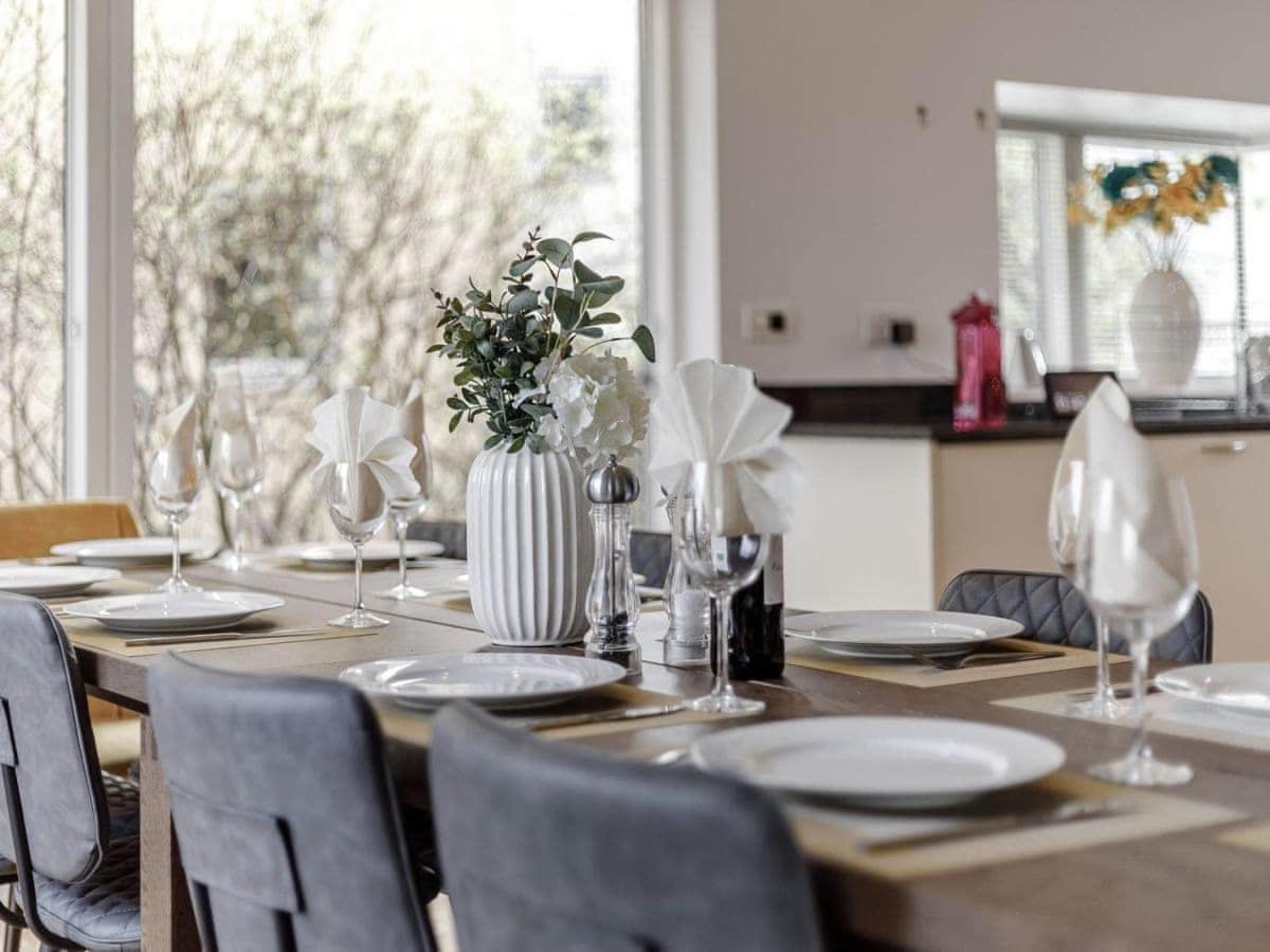 Cotswolds Lakehouse, With Hot Tub & Spa Access, Lower Mill Estate Somerford Keynes ภายนอก รูปภาพ